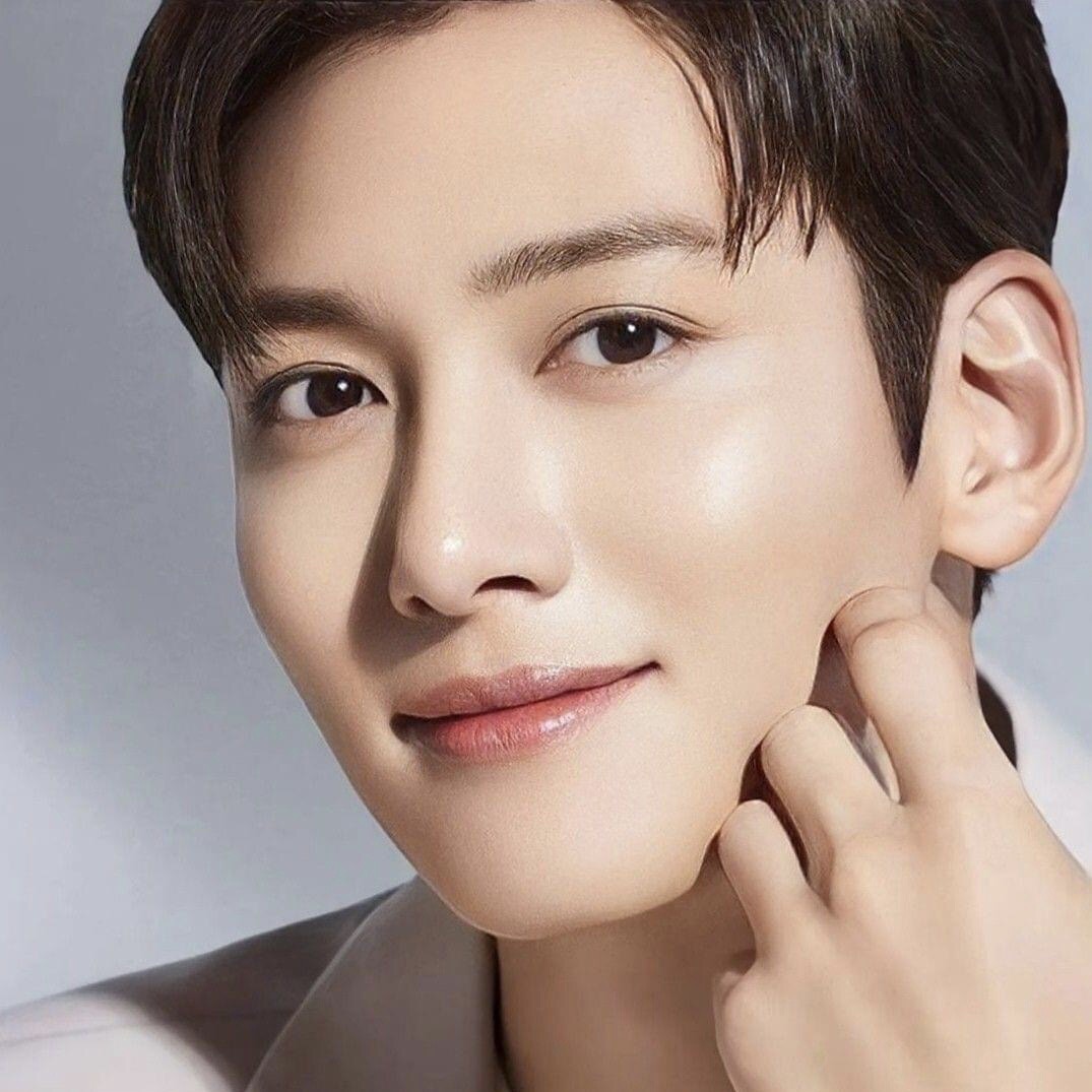 粉丝拍下的池昌旭瞬间