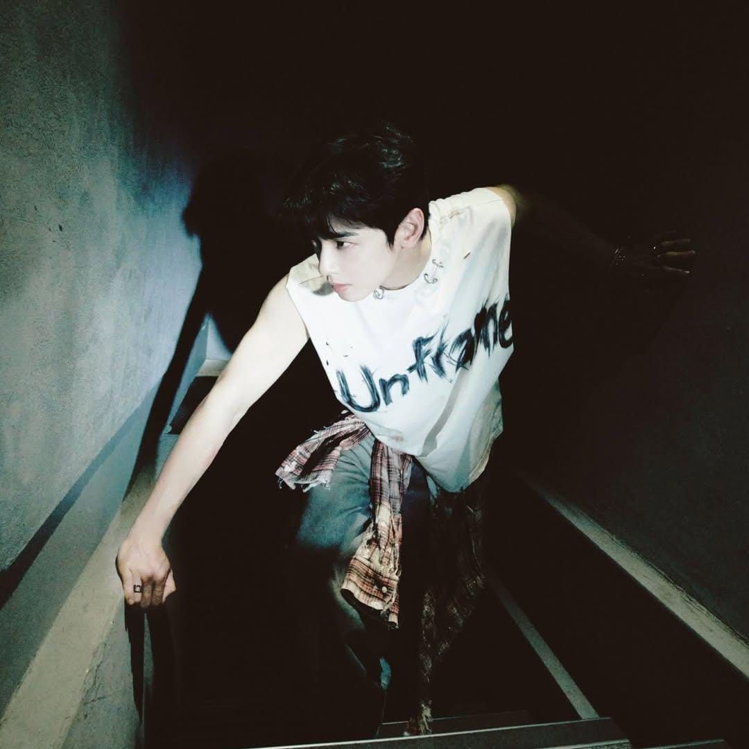 Recent activity shot of Cha Eunwoo