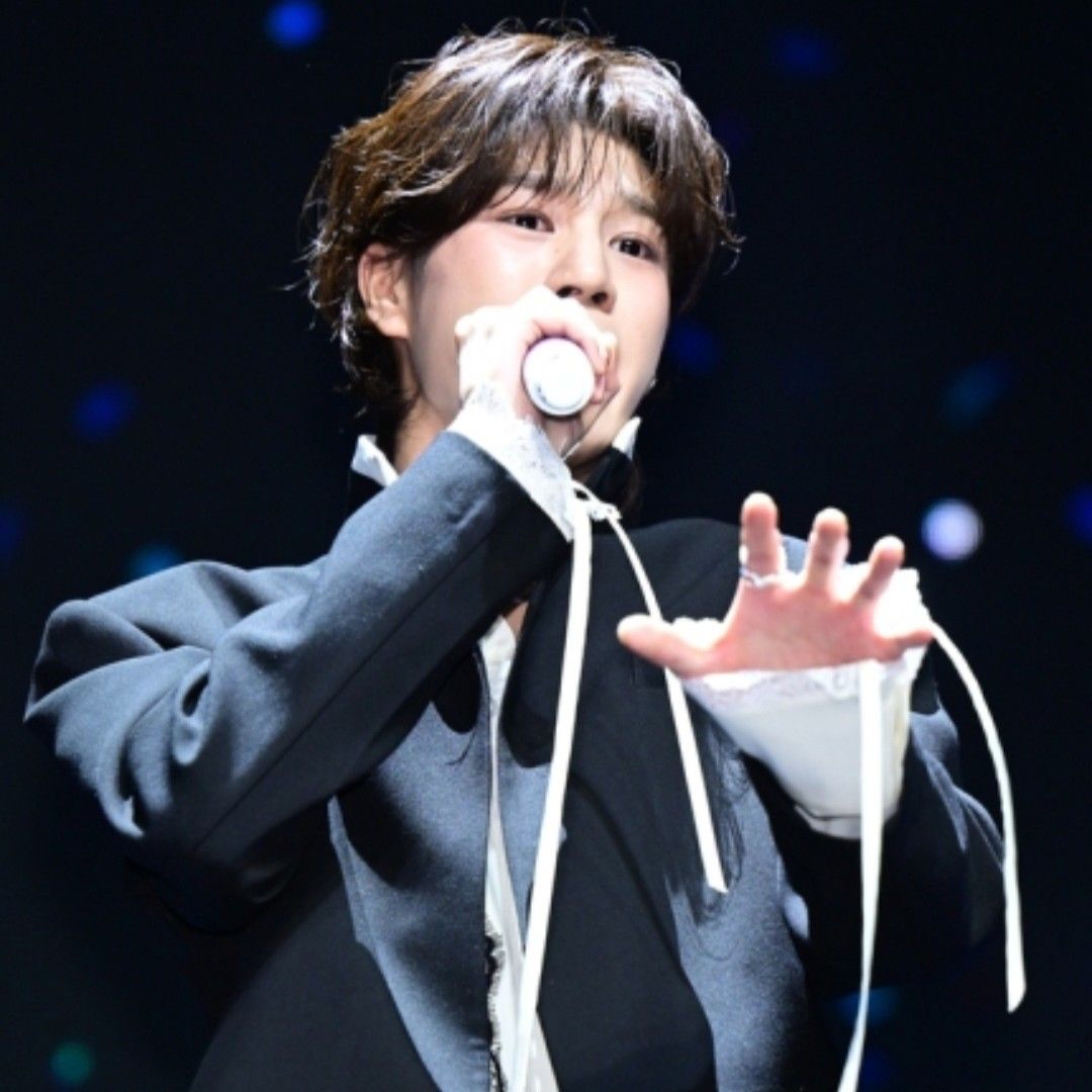 A moment captured by a fan of Jeong Dongwon