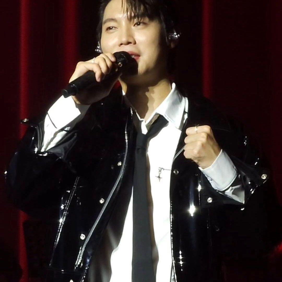 A moment captured by a fan of Son Taejin