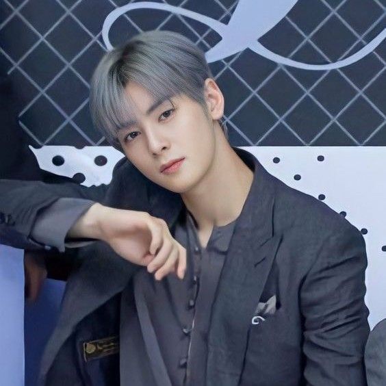 Recent activity shot of Cha Eunwoo