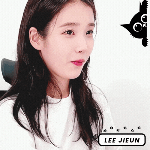 Foto kegiatan terbaru dari IU
