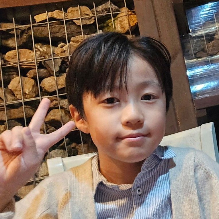 A moment captured by a fan of You Jiwoo