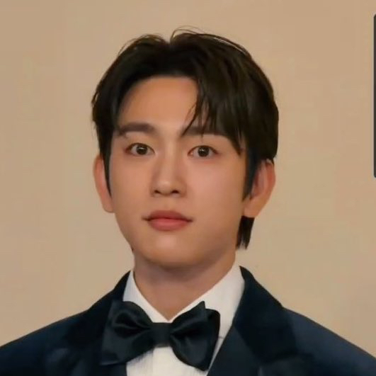Behind-the-scenes cut of Park Jinyoung