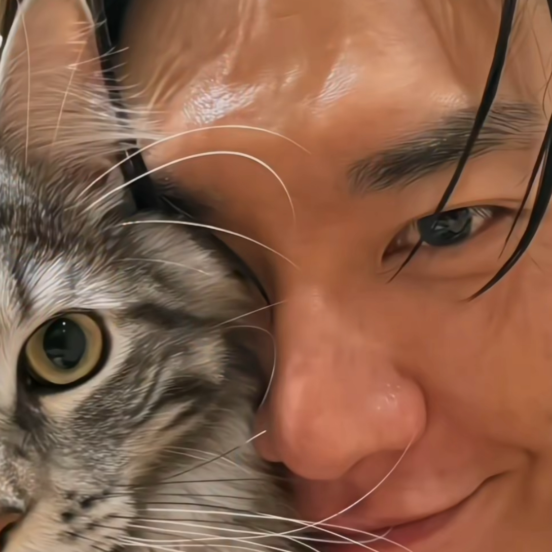 A moment captured by a fan of Kim Youngkwang