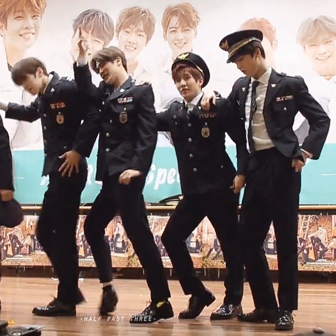 Cuplikan di balik layar dari Cha Eunwoo