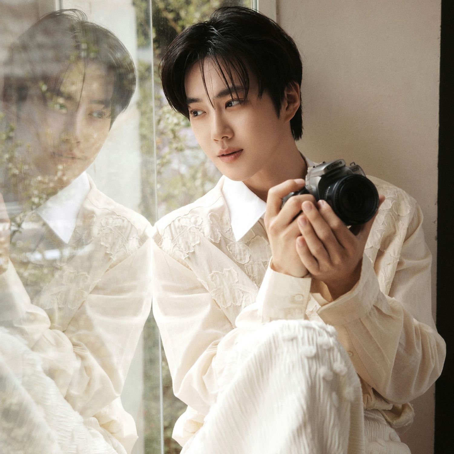 Behind-the-scenes cut of Suho
