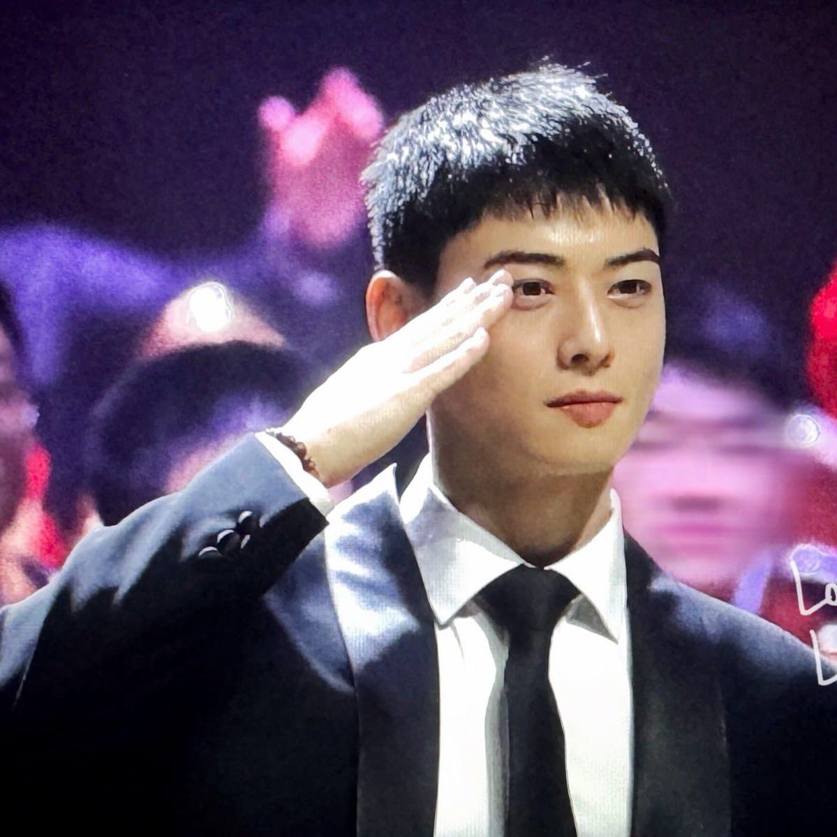 Recent activity shot of Cha Eunwoo