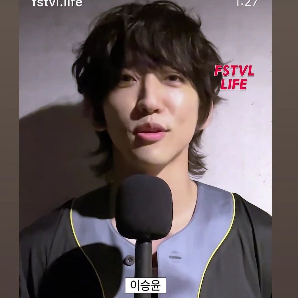 Behind-the-scenes cut of Lee Seungyoon