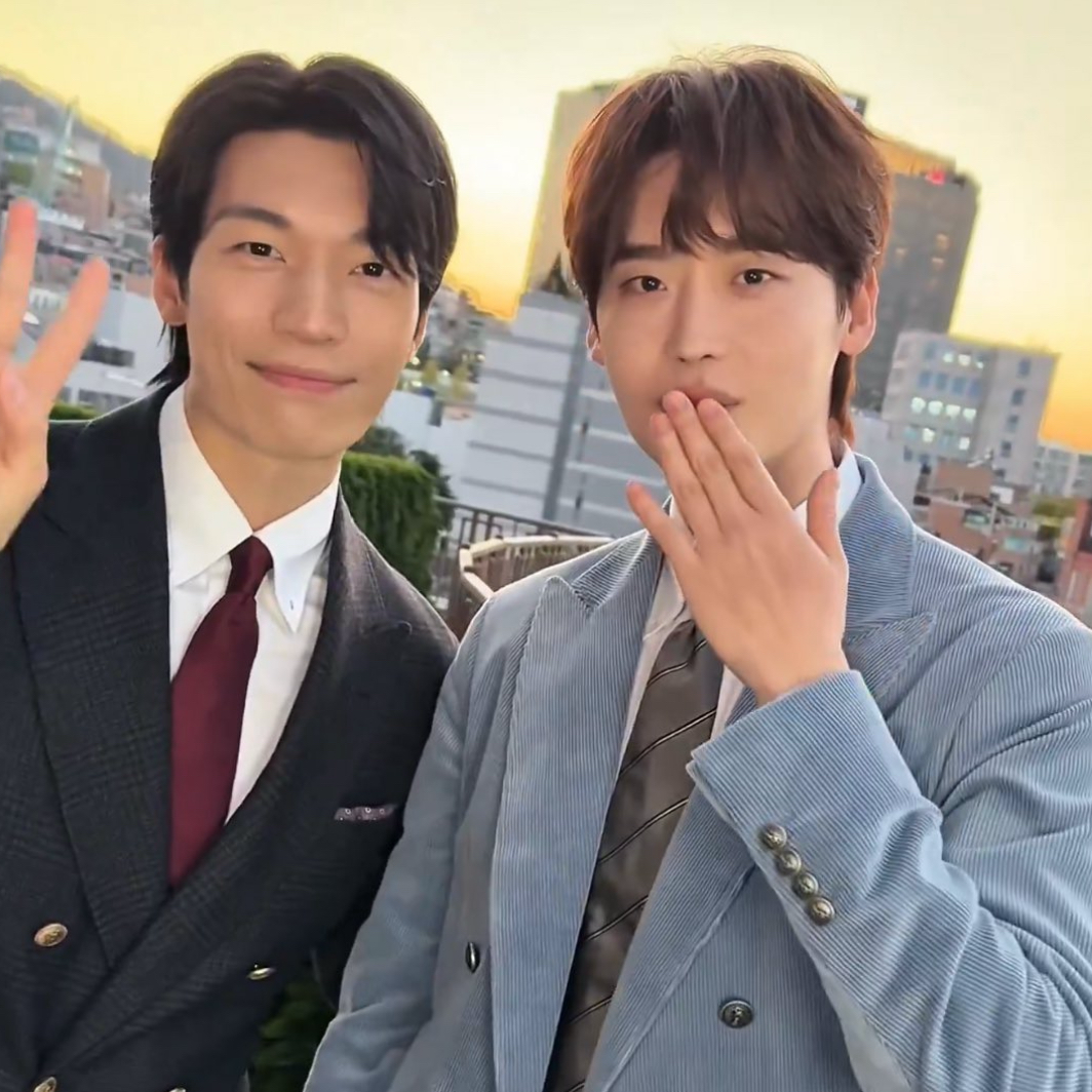 Recent activity shot of Lee Jongsuk