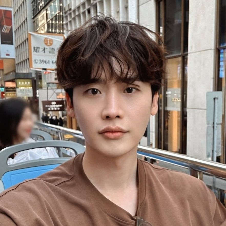 A moment captured by a fan of Lee Jongsuk