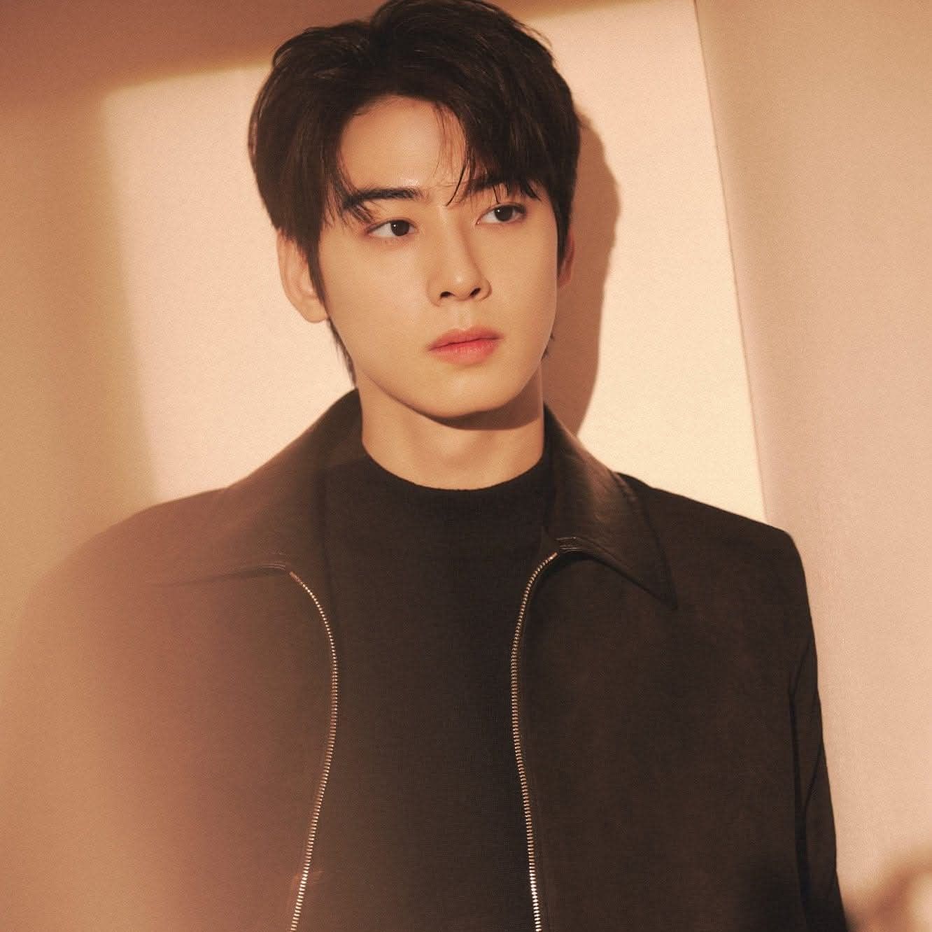 Recent activity shot of Cha Eunwoo