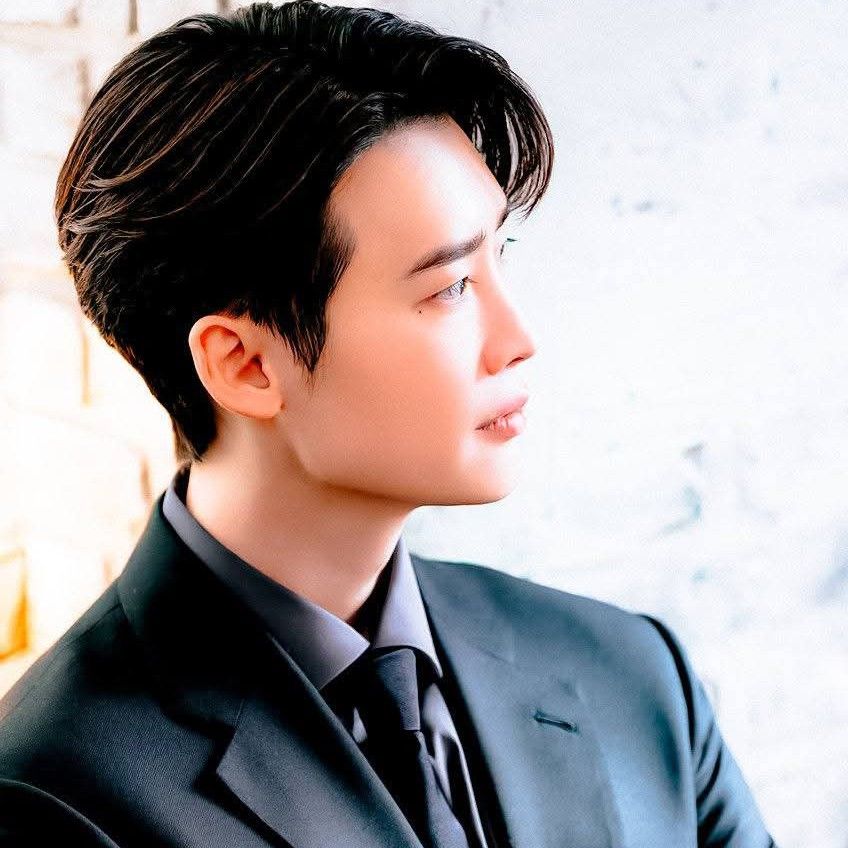 Recent activity shot of Lee Jongsuk
