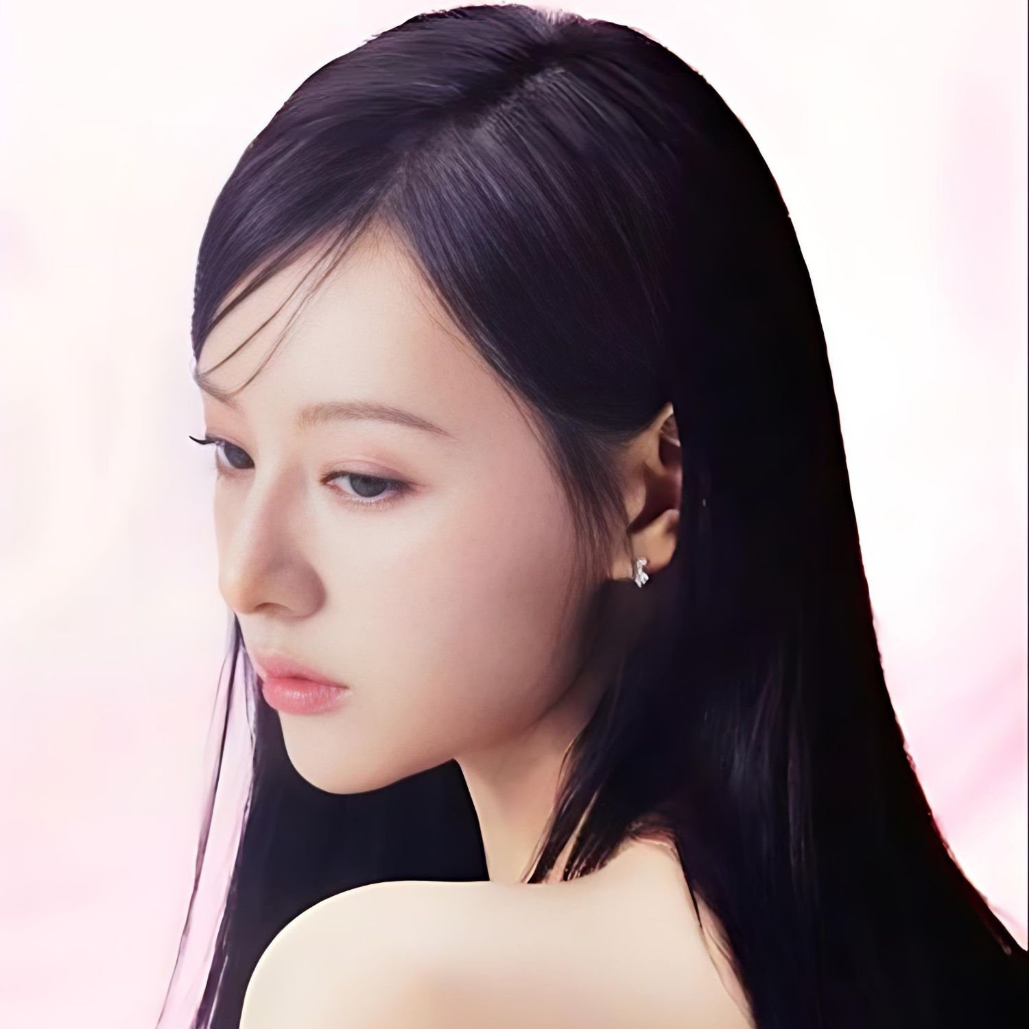 Behind-the-scenes cut of Kim Jiwon