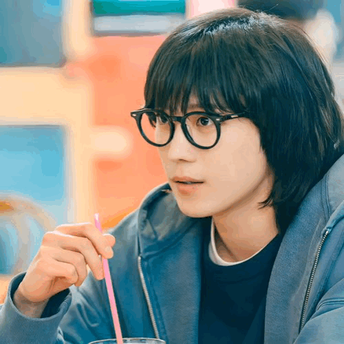 Behind-the-scenes cut of Kim Youngdae