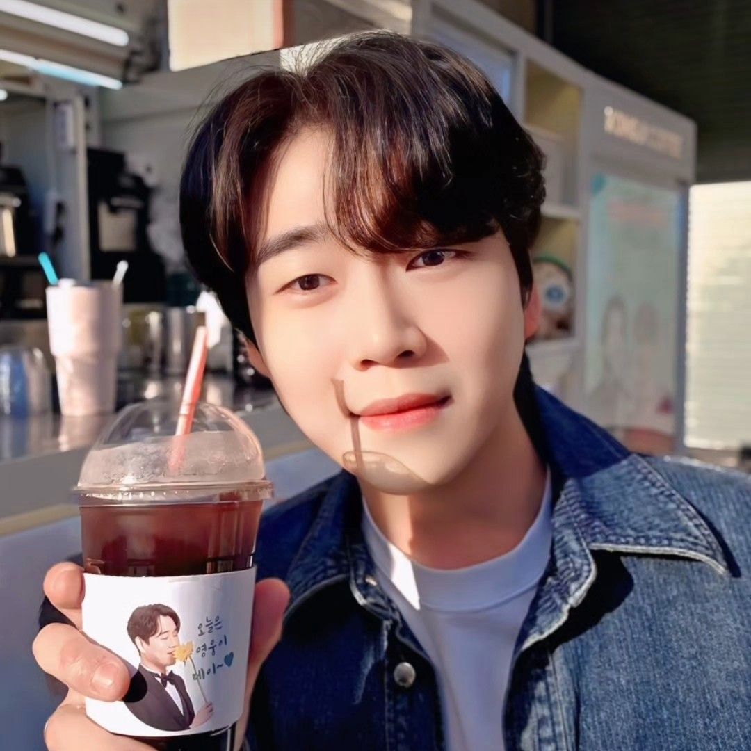 Behind-the-scenes cut of Hwang Youngwoong