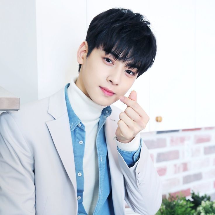 Recent activity shot of Cha Eunwoo