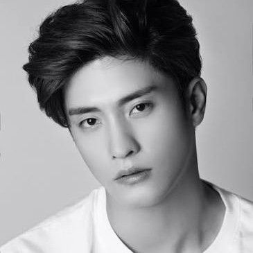 Behind-the-scenes cut of Sunghoon