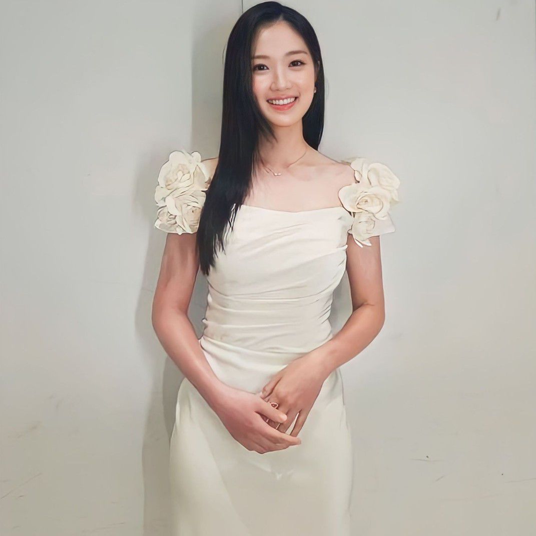 Recent activity shot of Kim Hyeyoon