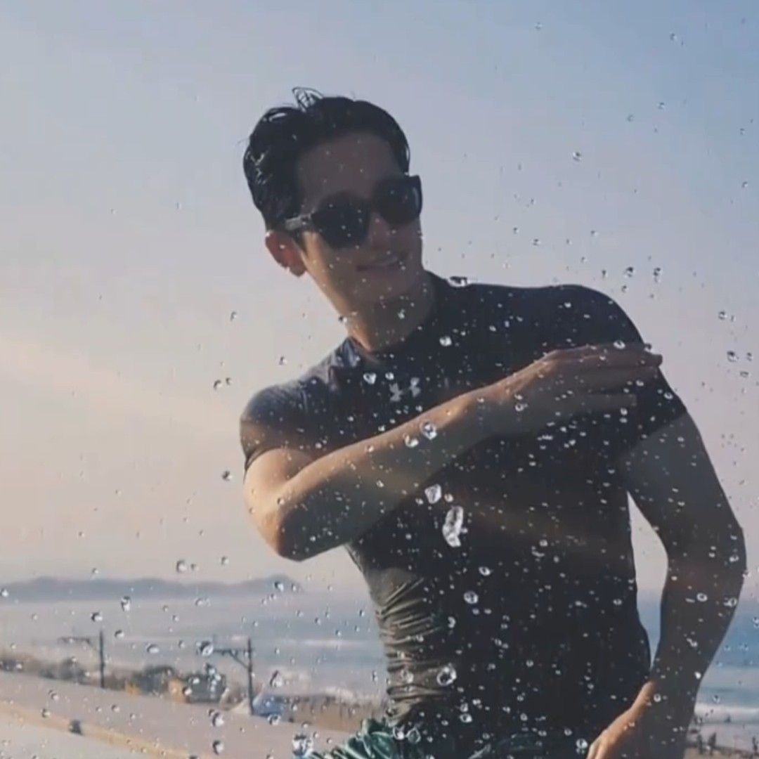 A moment captured by a fan of Park Sihoo