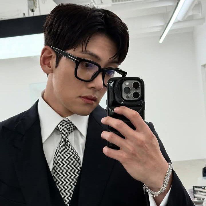 Latest photo of Ji Changwook