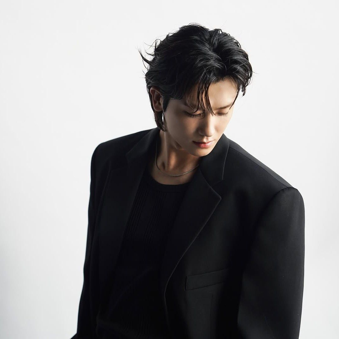 A moment captured by a fan of Park Hyungsik