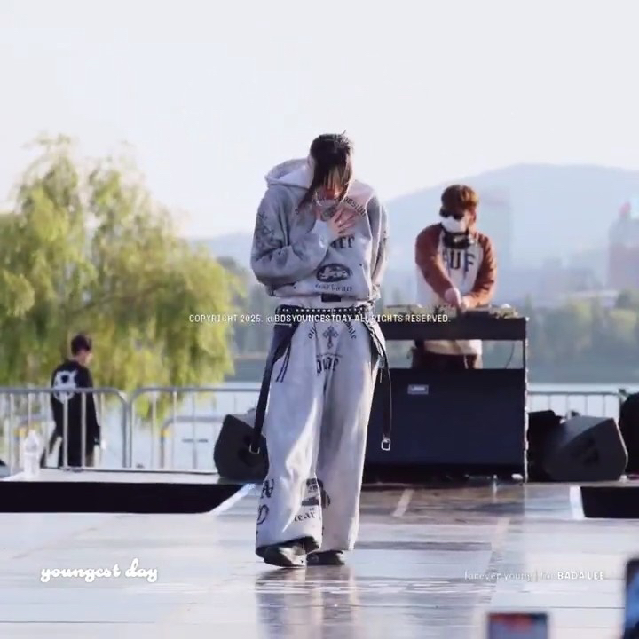 A moment captured by a fan of BADA