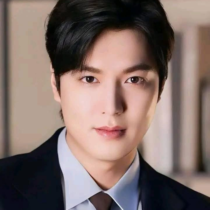 イ・ミンホの最近の活動ショット