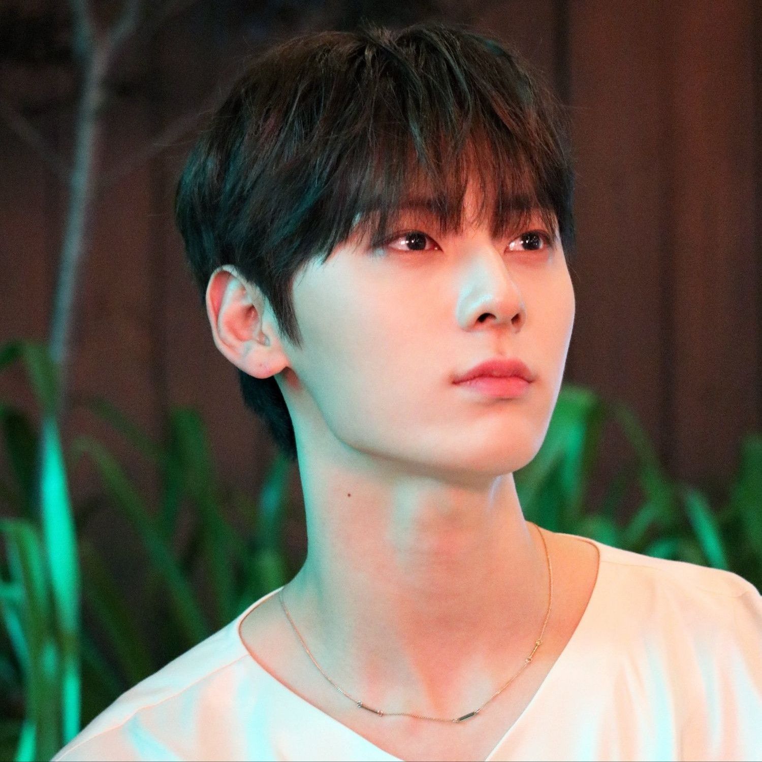 A moment captured by a fan of Hwang Minhyun