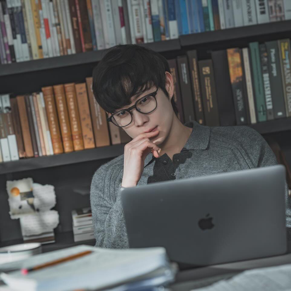 A moment captured by a fan of Kim Youngdae