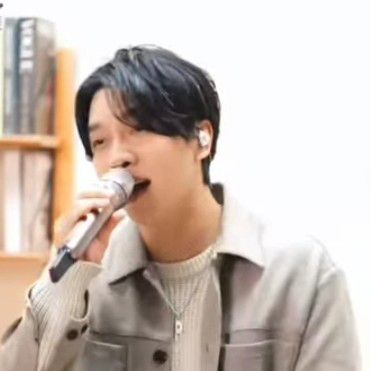 Foto kegiatan terbaru dari Lee Seunggi