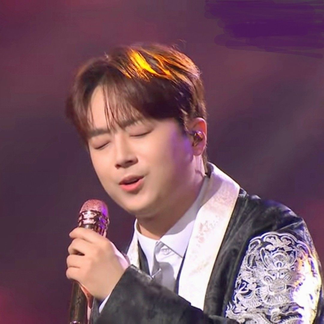 粉丝拍下的李灿元瞬间