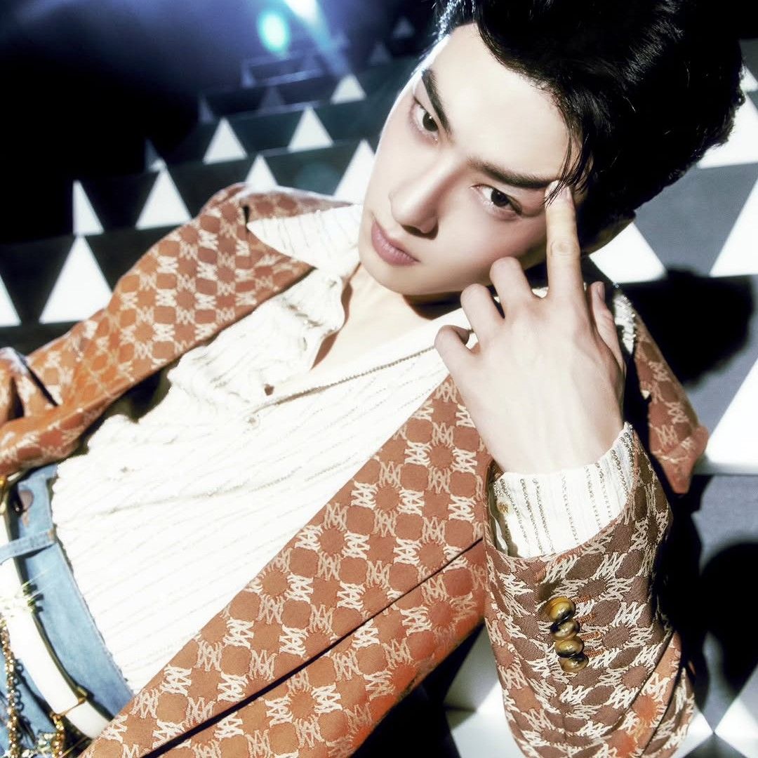 Behind-the-scenes cut of Cha Eunwoo