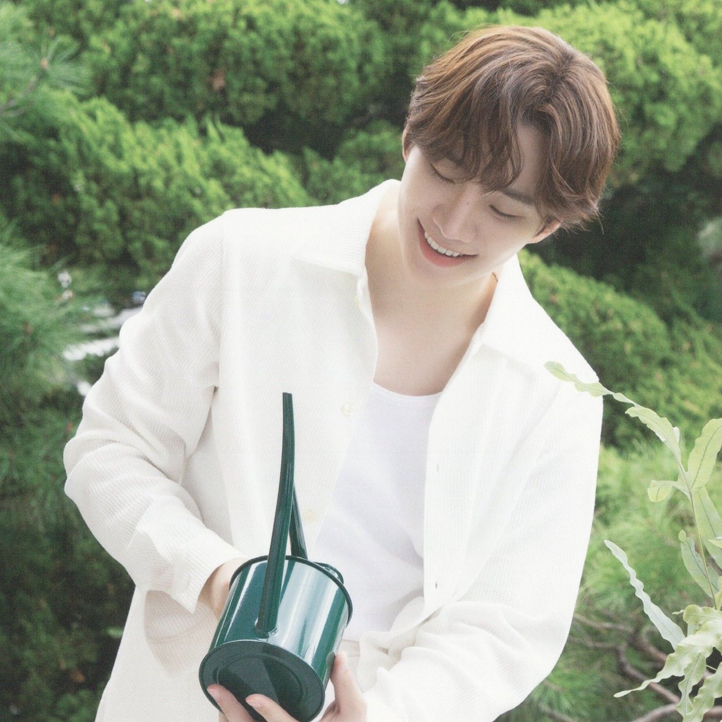 Behind-the-scenes cut of Lee Junho