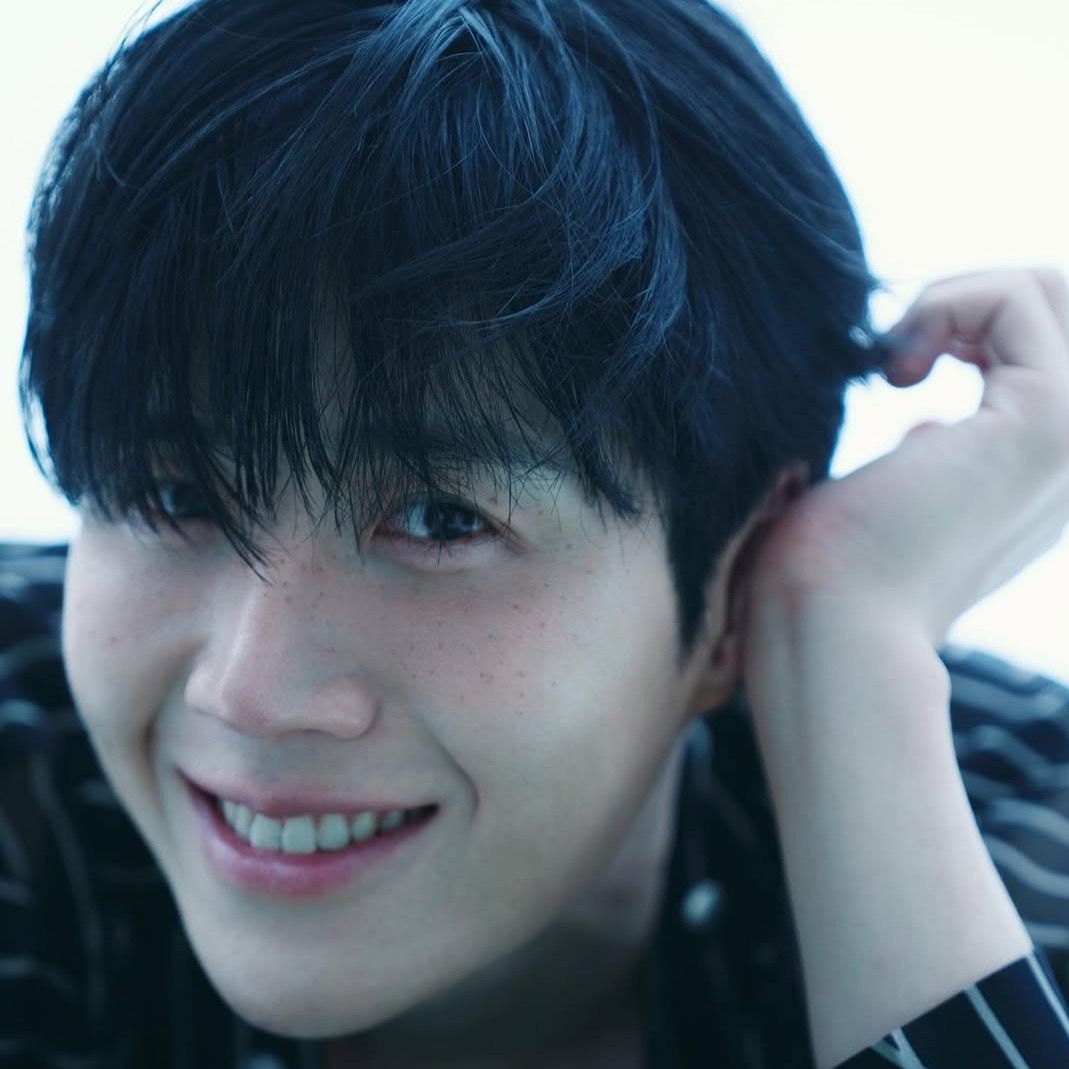 Behind-the-scenes cut of Kim Seonho