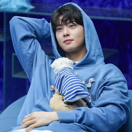 Recent activity shot of Cha Eunwoo