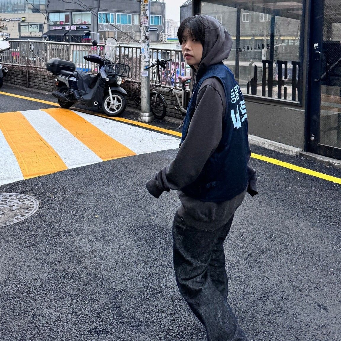 Behind-the-scenes cut of Aiki