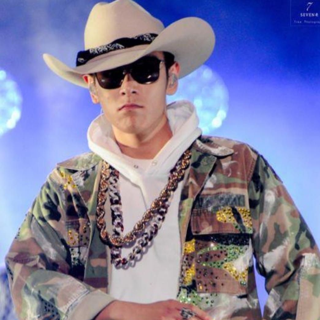 A moment captured by a fan of T.O.P