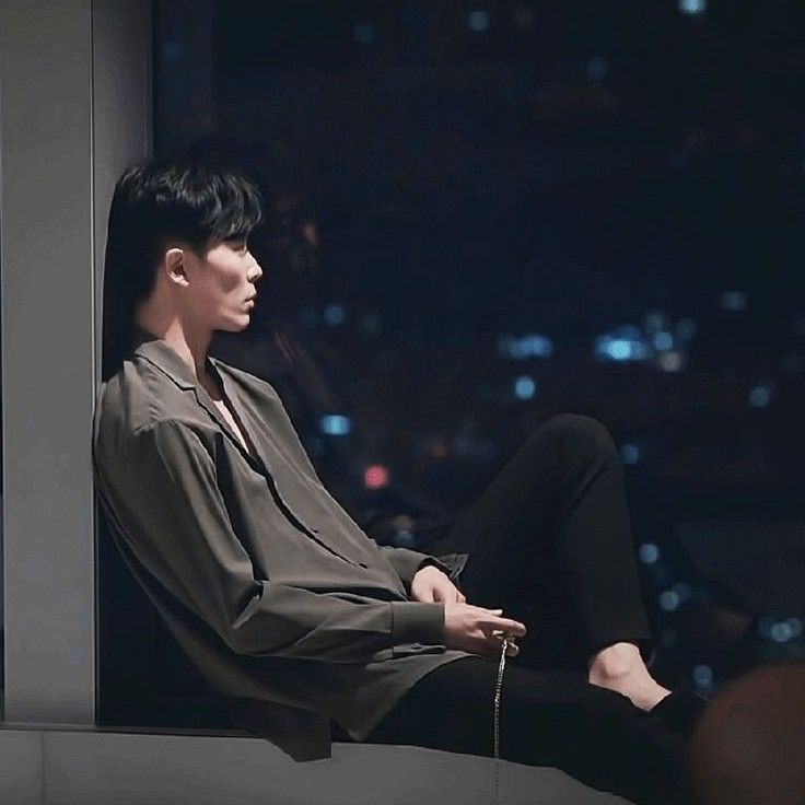 粉丝拍下的金材昱瞬间