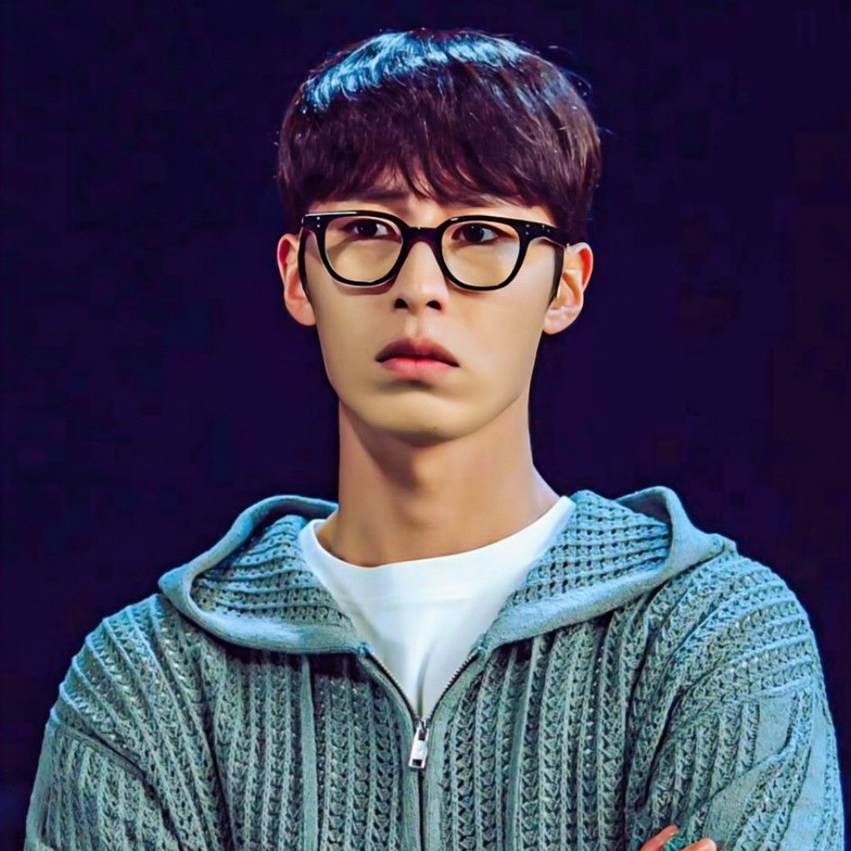 Recent activity shot of Lee Jaewook
