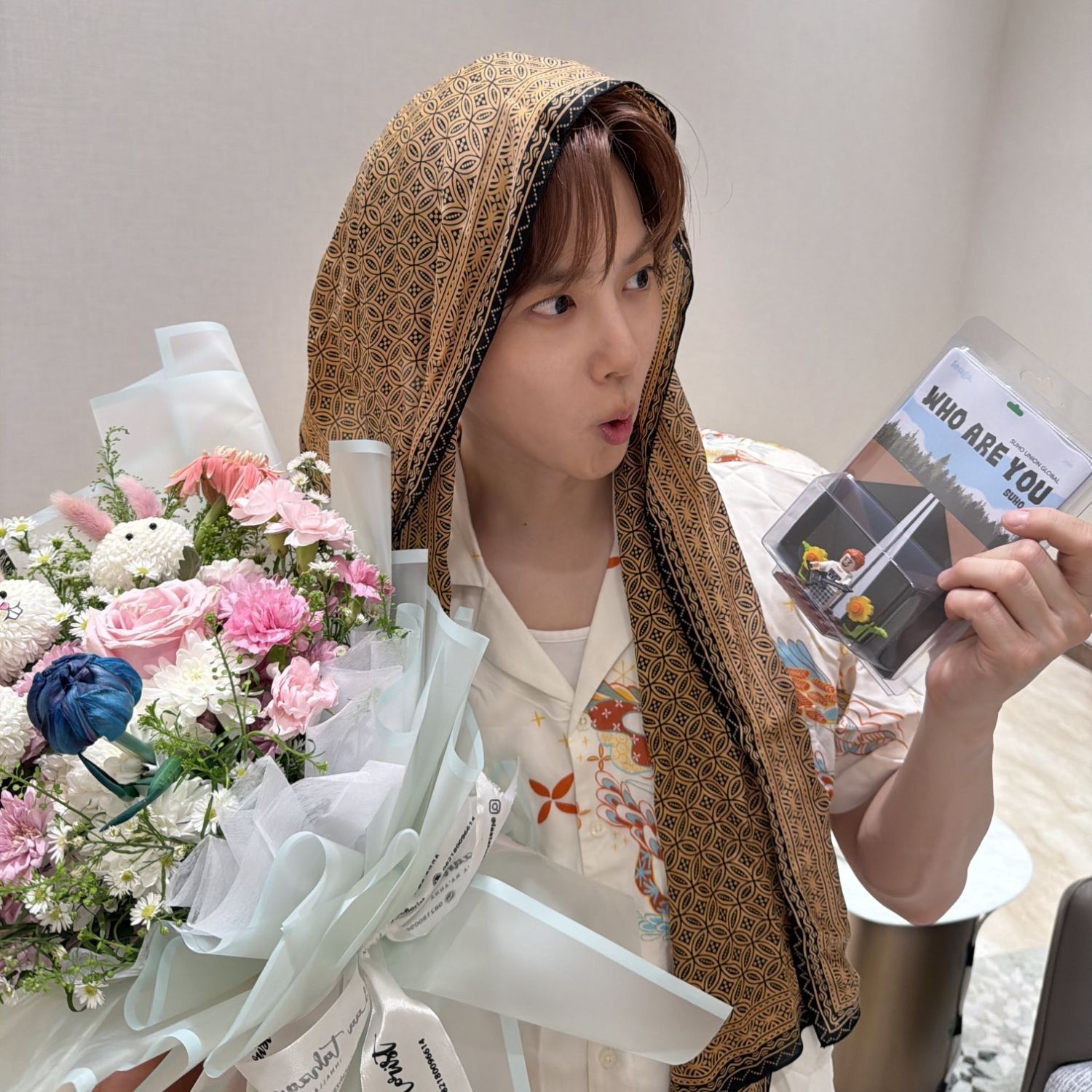 Behind-the-scenes cut of Suho