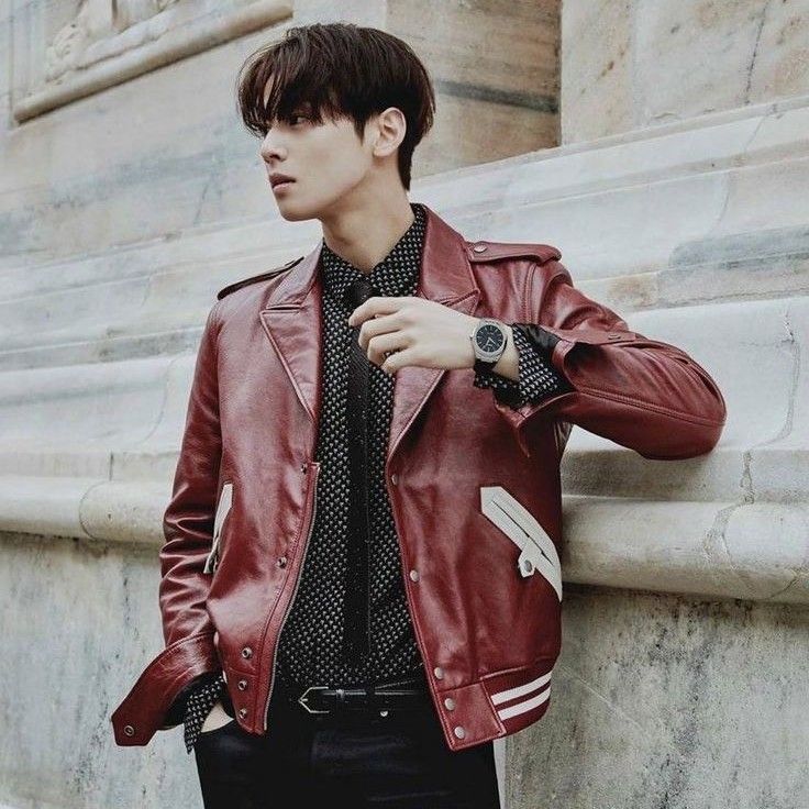 Behind-the-scenes cut of Cha Eunwoo