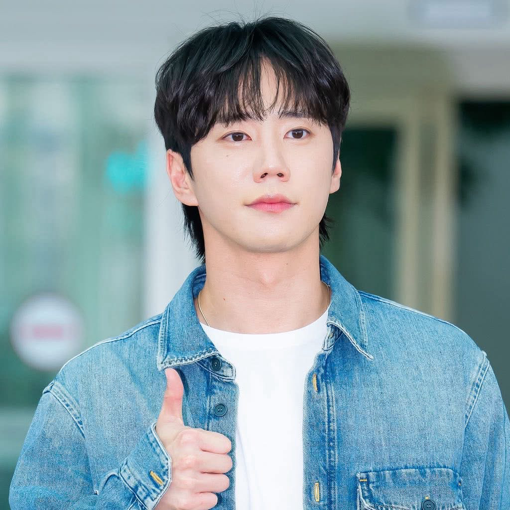 Latest photo of Lee Junyoung