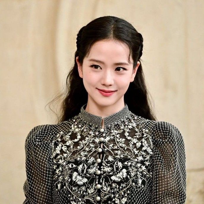 Latest photo of Jisoo (1995)