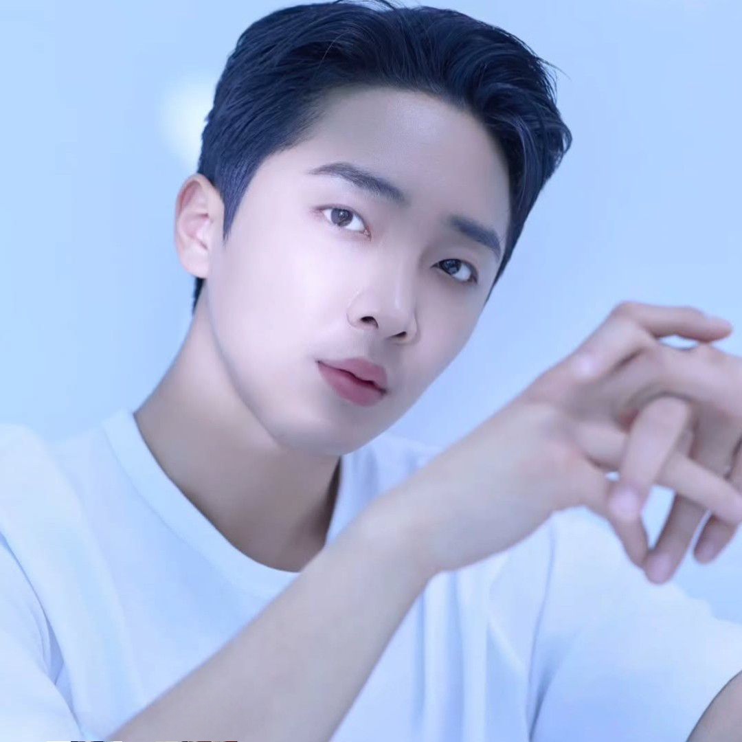 Behind-the-scenes cut of Hwang Yunsung