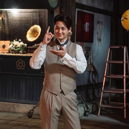 Behind-the-scenes cut of Kim Bum