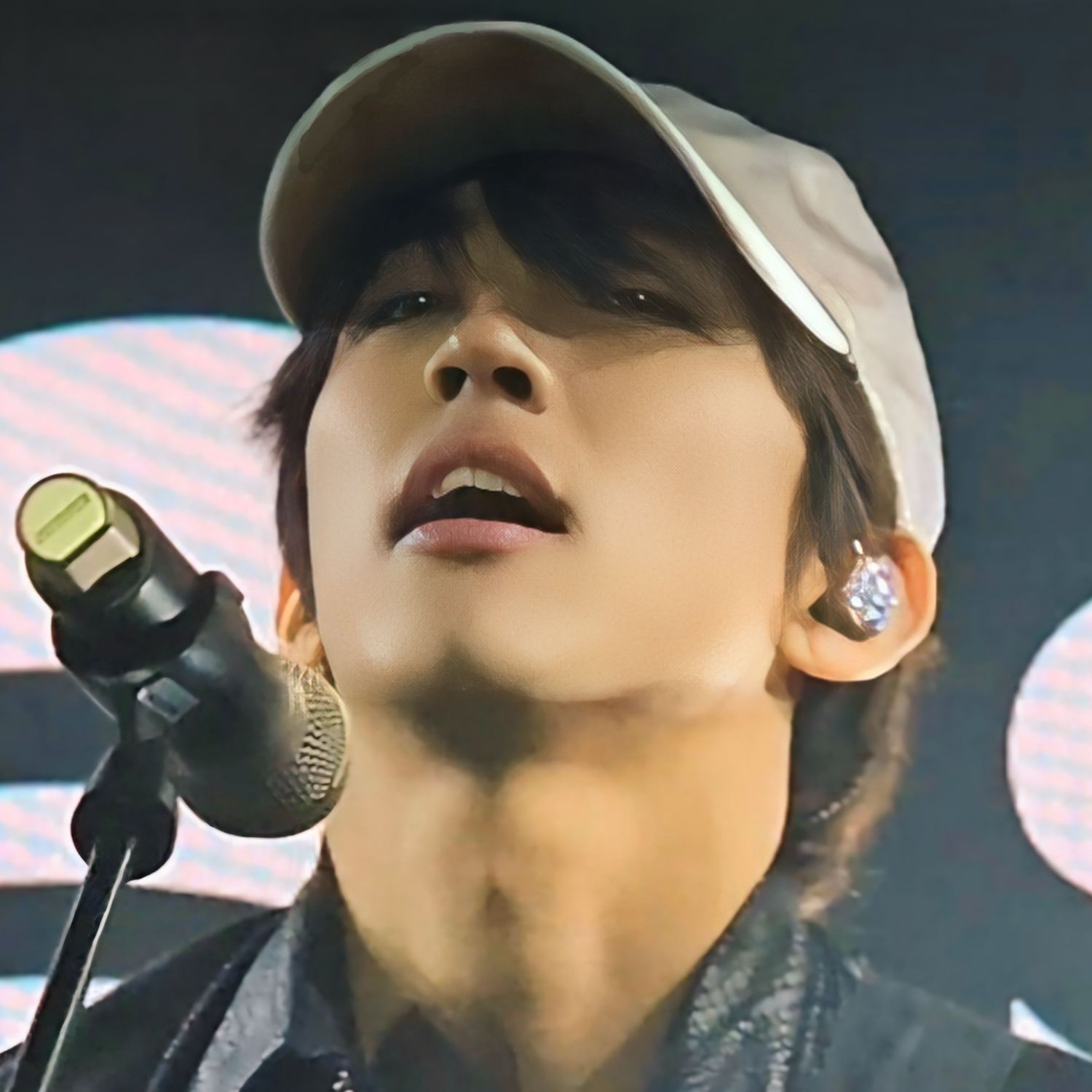 Behind-the-scenes cut of Lee Seungyoon