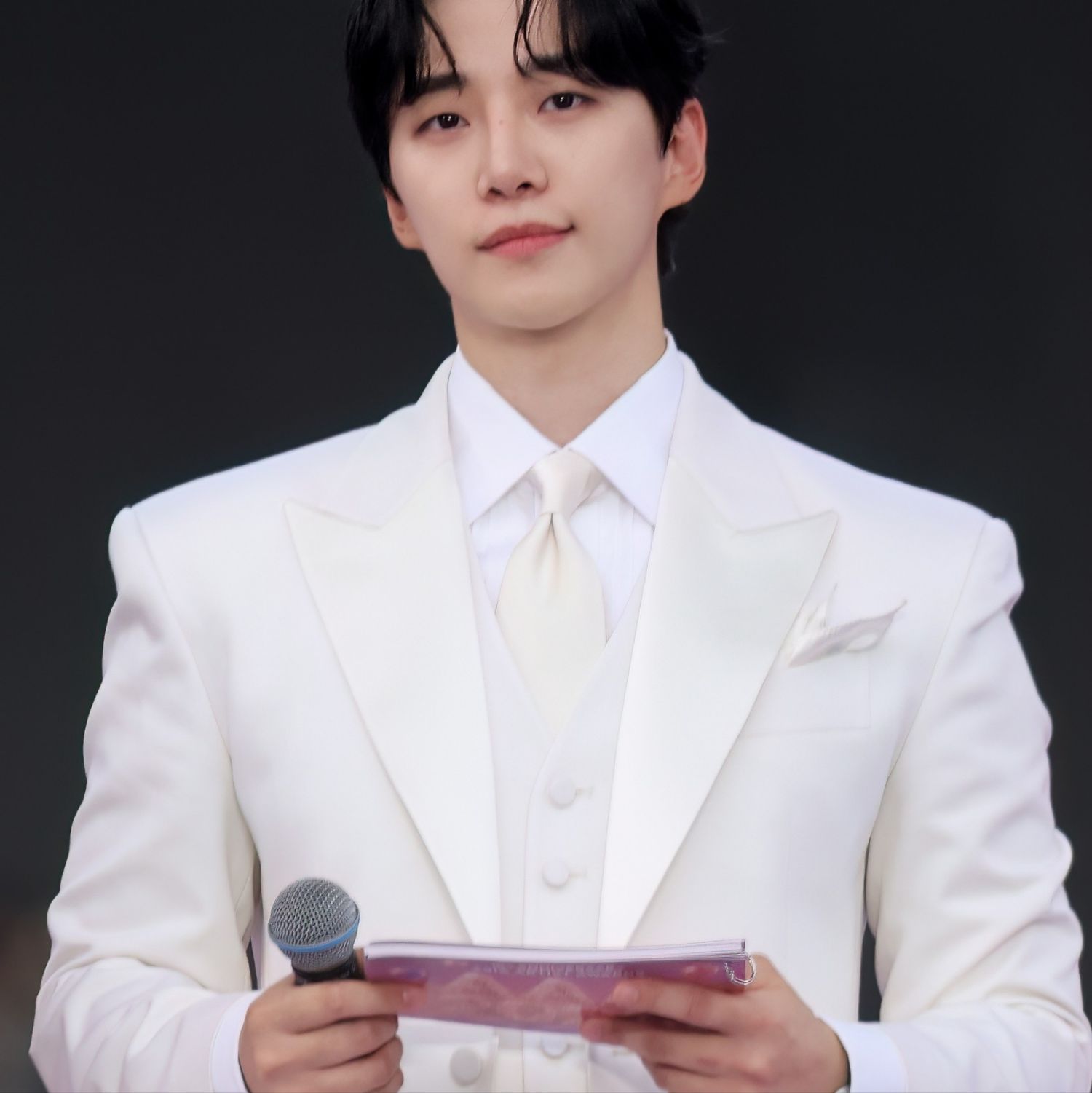 イ・ジュノのビハインドカット