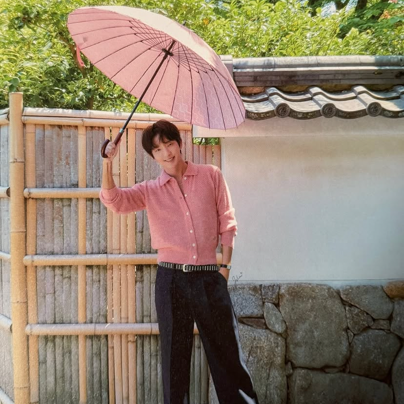 A moment captured by a fan of Lee Joongi