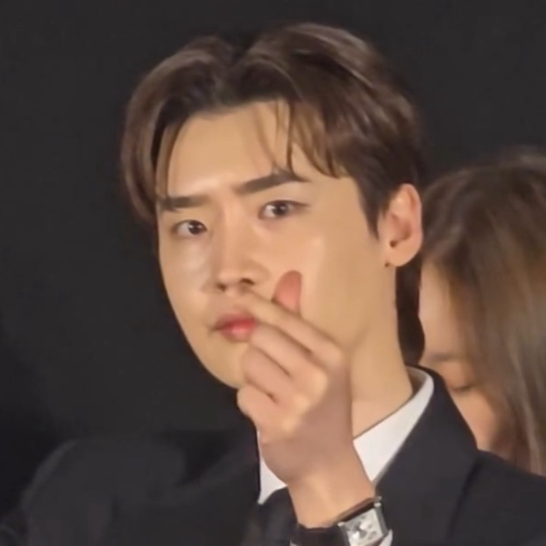A moment captured by a fan of Lee Jongsuk